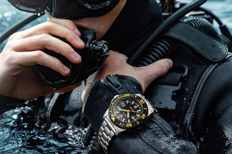 Shark submariner online