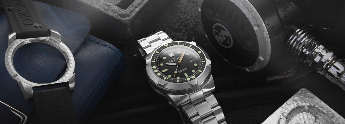 DELMA Quattro stainless steel watch with black dial and black bezel with accessories
